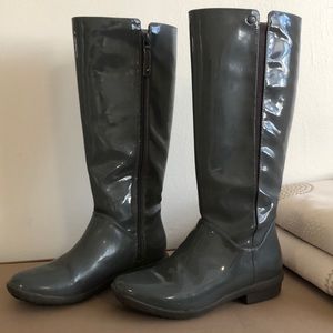 🚫UNAVAILABLE🚫 UGG Australia rain boots in grey.